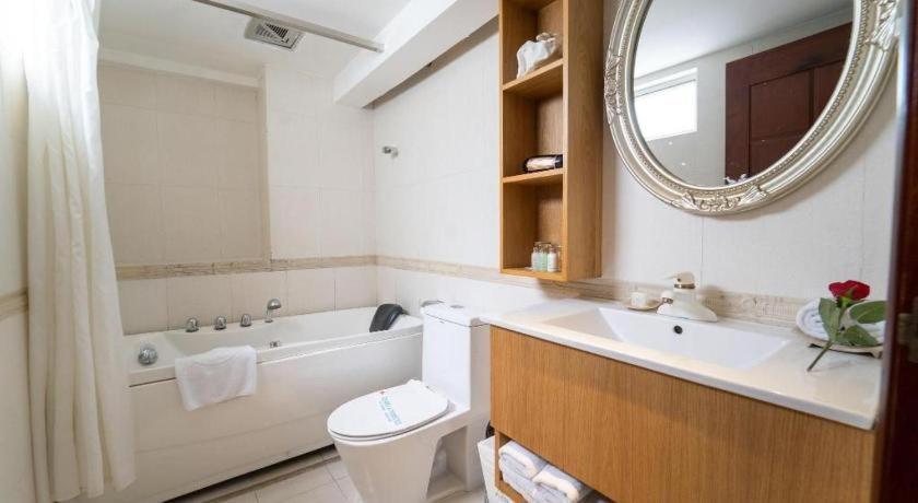 The White Hotel 8A Thai Van Lung Ho Chi Minh Zewnętrze zdjęcie